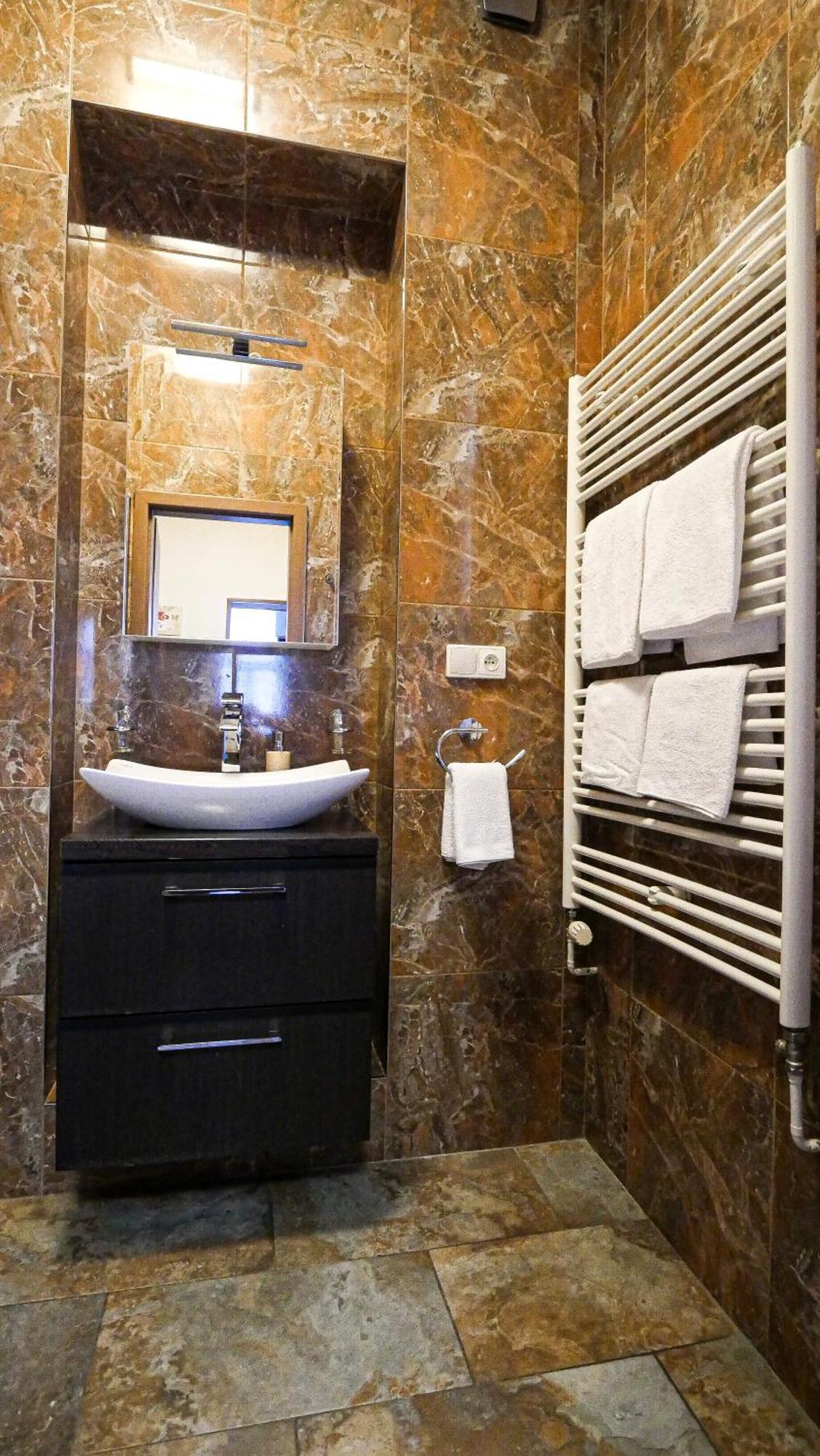 Residence Moravia Apartments Карлови Вари Екстериор снимка