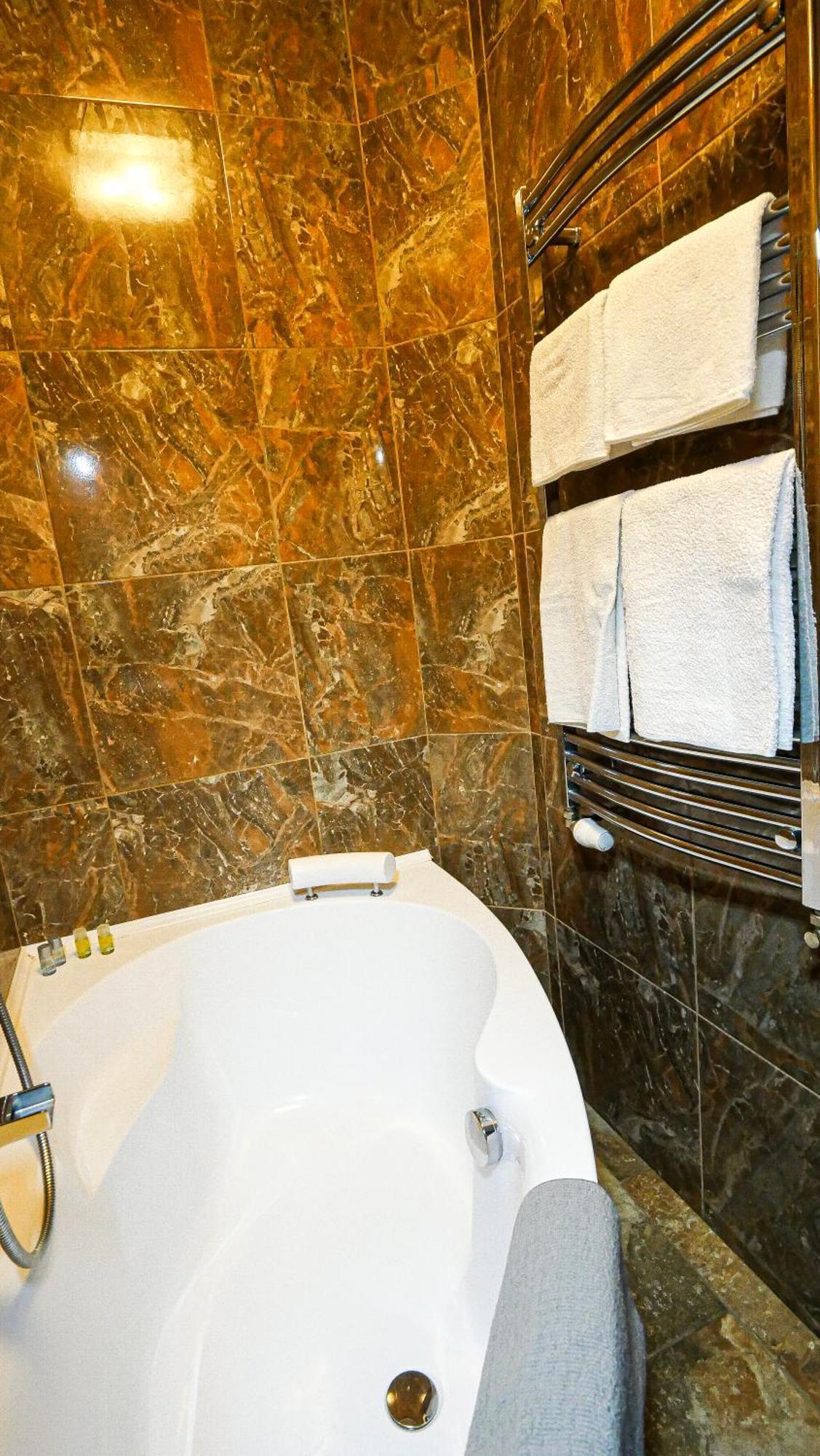 Residence Moravia Apartments Карлови Вари Екстериор снимка